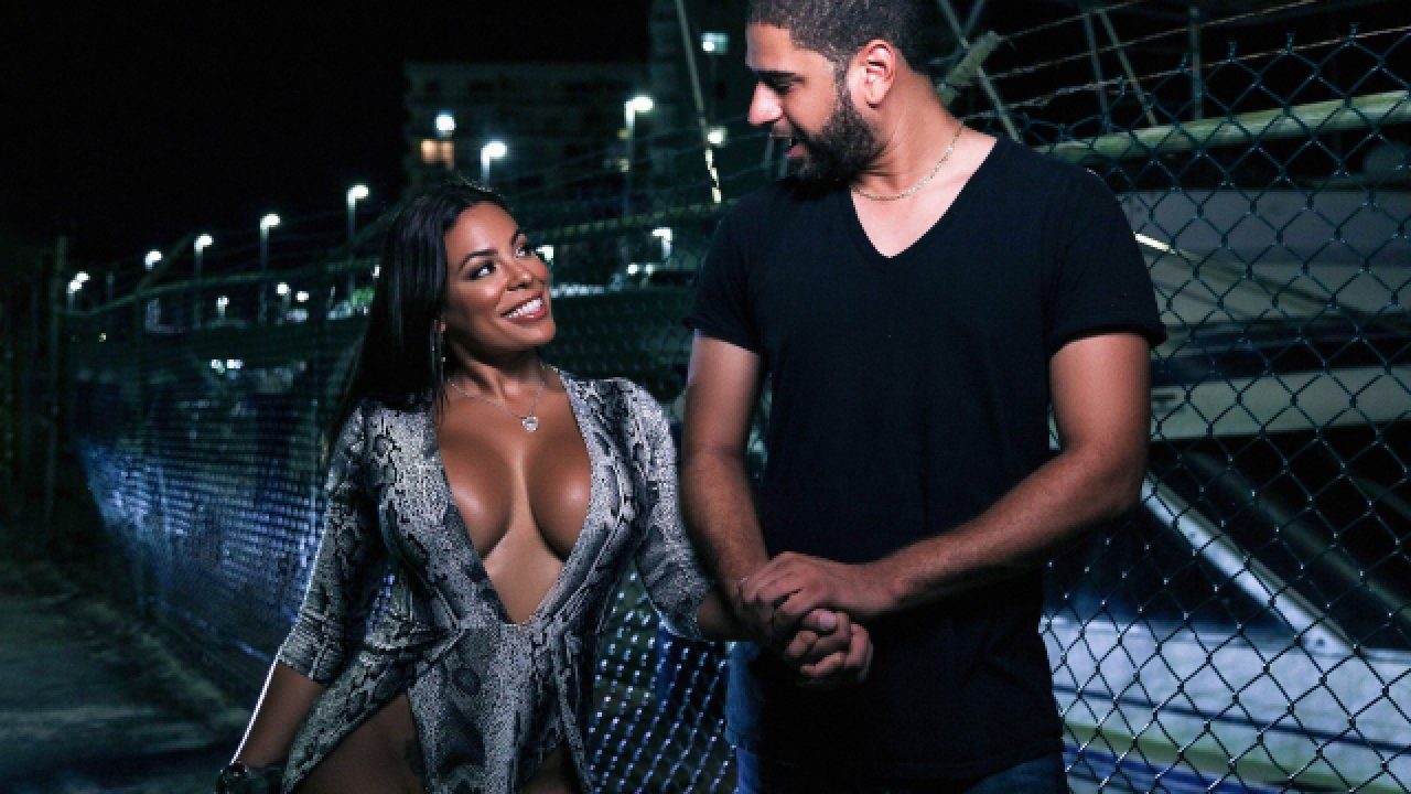 Aç Ruhlu Sokak Fahişesini Sert Erkeklere Kaptıran Pasif Erkek - Porno İzle